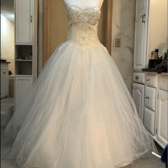Simple Elegant Sweetheart Tulle Ball wedding Gown - Picture 6 of 8